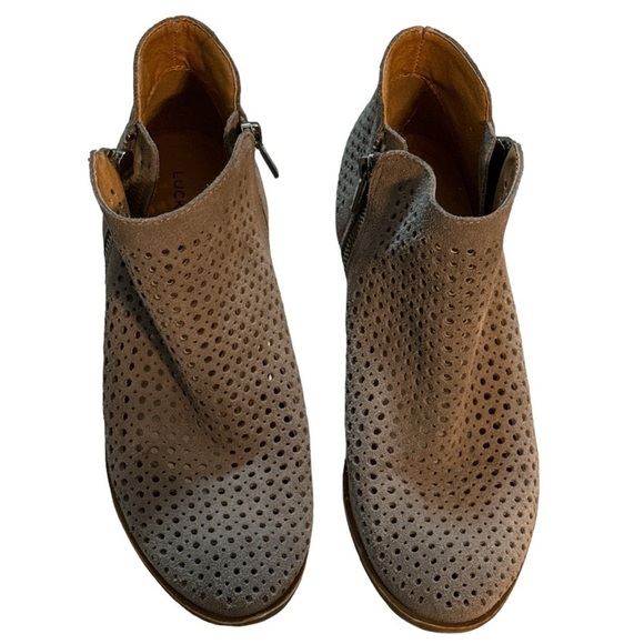 Lucky Brand Grey suede Basel laser cut pattern almond front ankle boots Sz 7 1/2 - Picture 5 of 7